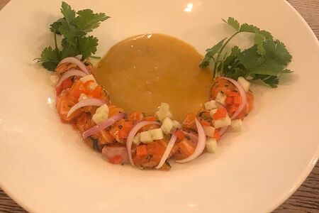 Сугудай из мурманской форели с ялтинским луком