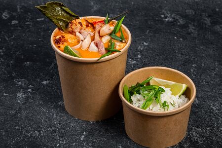 Том ям с морепродуктами