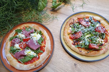 Пинца с пастрами и страчателлой