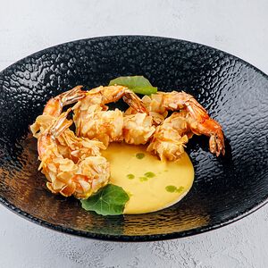 Тигровые креветки в миндале