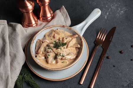 Курица с грибами в сливочном соусе