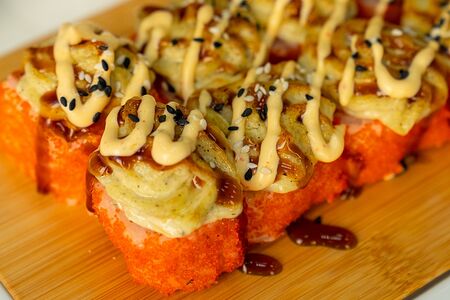 Калифорния запеченная с креветкой