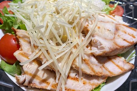 Салат Цезарь с курицей