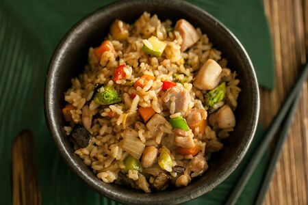 Вок Рис с курицей и овощами