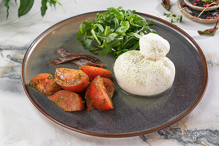 Буррата ди Андриа со сладкими томатами