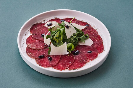 Карпаччо с грана падано и рукколой