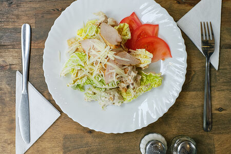 Салат Цезарь с куриной грудкой