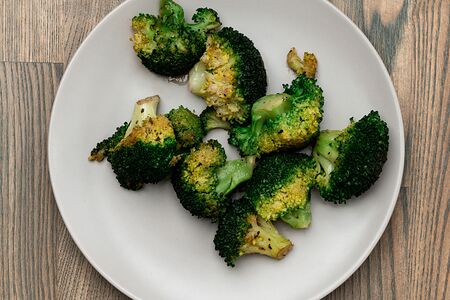 Обжаренные брокколи