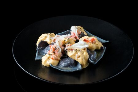 Равиоли с крабом и муссом из морского ежа