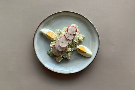 Овощной салат с картофелем и сметаной