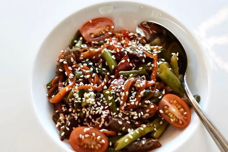 Теплый салат Говядина с овощами