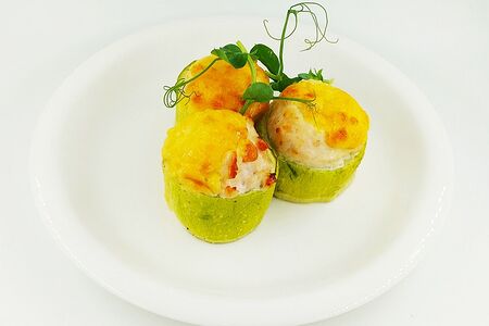 Кабачки, фаршированные курицей