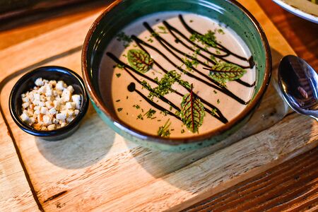 Крем-суп из шампиньонов и жареными белыми грибами