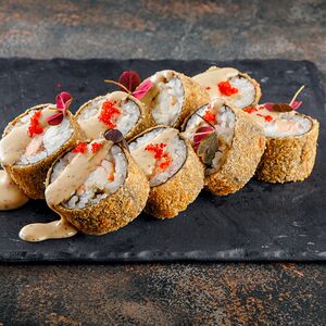 Жаренный ролл с лососем и креветкой 8шт