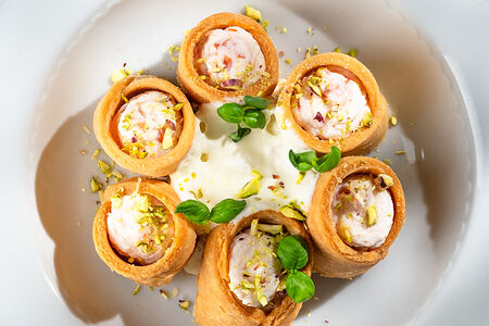 Канноли фри, ветчина, фисташки