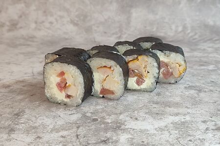 Ролл с курицей и томатом