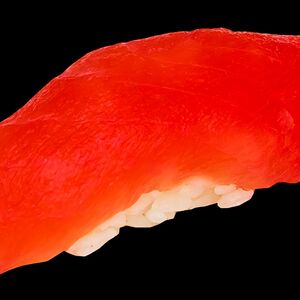 Суши с тунцом