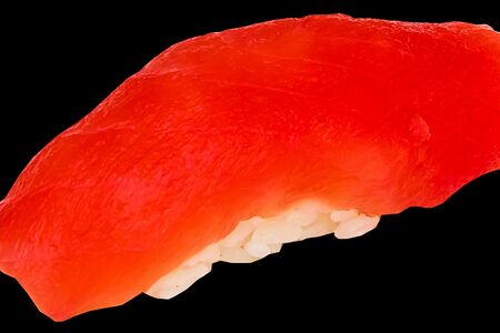 Суши с тунцом