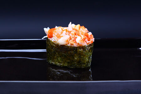 Гункан Спайси с крабом