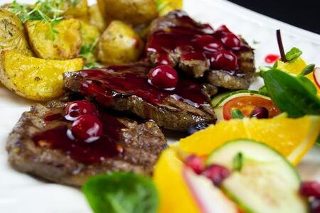 Нежное филе телятины под вишнёвым соусом