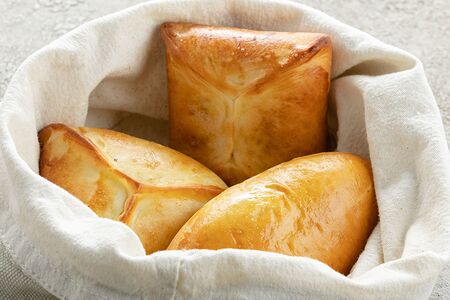 Домашний пирожок с уткой