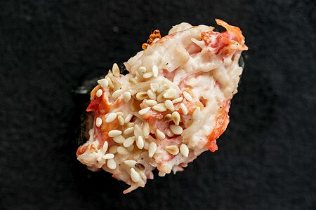 Гункан с крабовым мясом