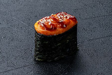 Запеченные суши с лососем