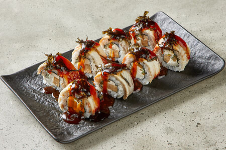 Угорь, авокадо, трюфельно-имбирный соус, омлет томаго