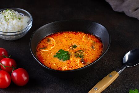 Том ям с морепродуктами