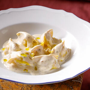 Тортелли с прошутто и трюфельной пастой