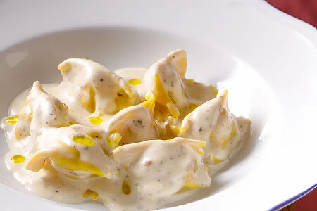 Тортелли с прошутто и трюфельной пастой