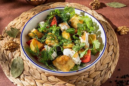 Салат с жареными баклажанами и томатами