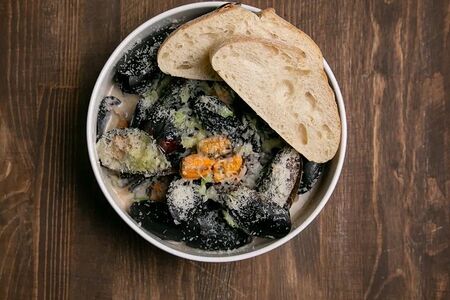 Мидии в сливочно-чесночном соусе