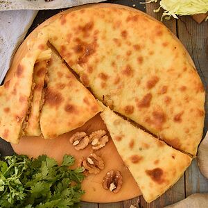 Сытный пирог с капустой и грецким орехом