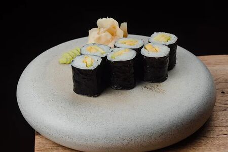 Ролл с авокадо