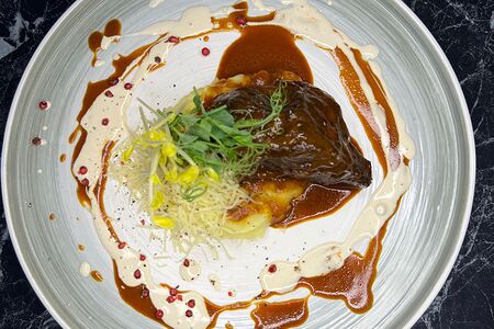 Щечки говяжьи