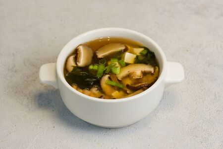 Мисо суп с курицей и лапшой Удон