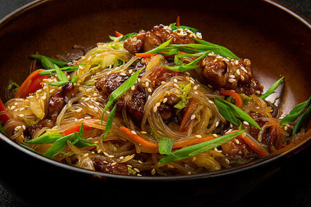 Вок с фунчозой и свининой