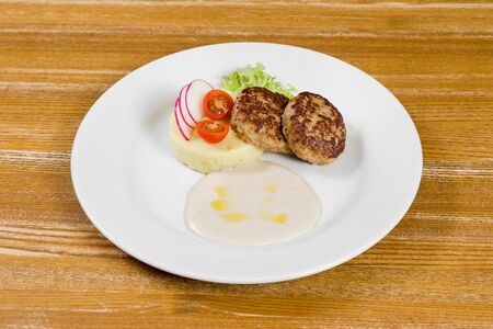 Котлетки из индейки со сливочным соусом