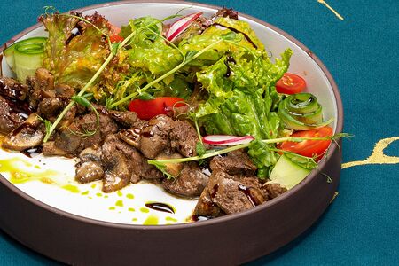 Салат с куриной печенью