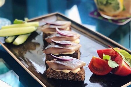 Селёдка на тостах