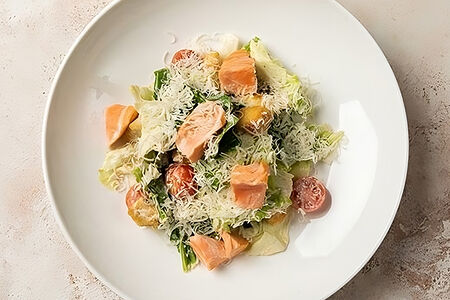 Салат Цезарь с лососем