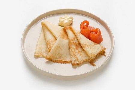 Блины со слабосоленым лососем