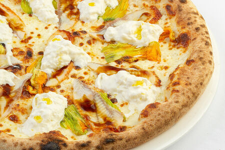 Пицца Угорь и страчателла