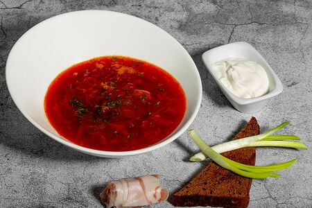 Борщ с бородинским хлебом