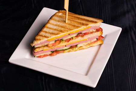 Сэндвич с ветчиной из индейки