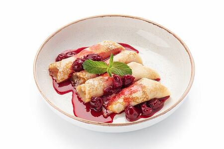 Блинчики с крем-сыром и томленой вишней