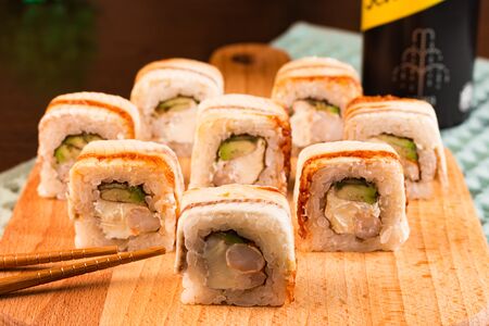 Ролл Дракон с креветкой