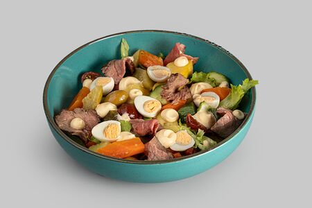 Теплый салат с говядиной по-домашнему