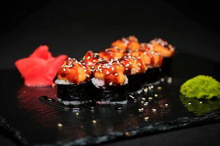 Запеченный ролл с курицей